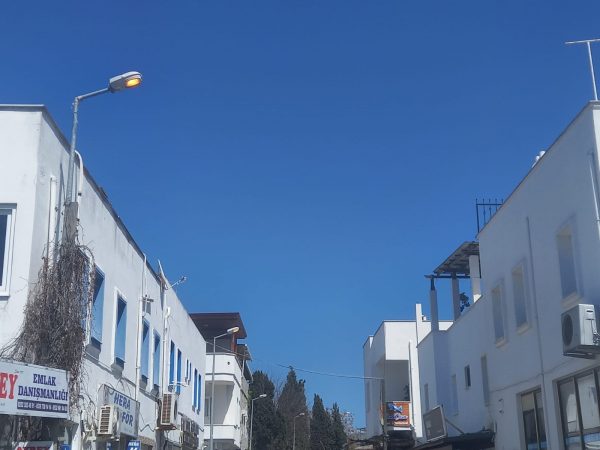 Sokak Lambaları Gündüz Yanıyor