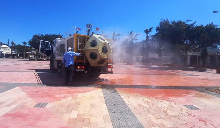 BB’nin Hijyen Aracı Boş Sokakları Dezenfekte Etti