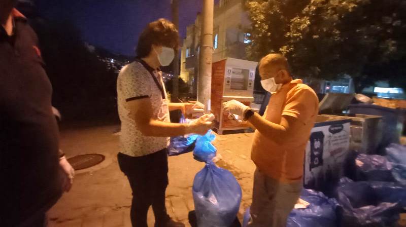 Tıbbı Atık Sokaklara Saçıldı