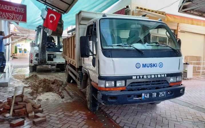 Altyapı Firması Ana Boruyu Patlattı