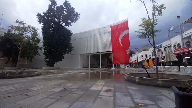 İlk Yağmurda Yaşam Merkezi’nin Sahne Işığı Söndü