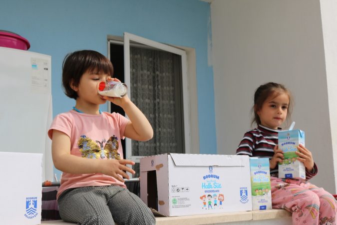 BELEDİYE, HALK SÜT DAĞITIMINA YENİDEN BAŞLADI