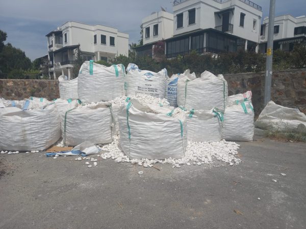 Tadilata Giren Parkın Malzemeleri Zayi Oluyor