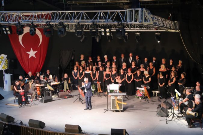 Bodrum Kalesi`nde Türk Sanat Müziği Rüzgarı