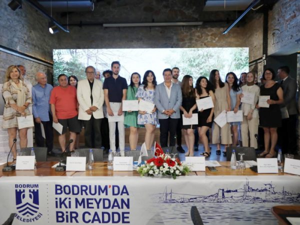 İKİ MEYDAN BİR CADDE