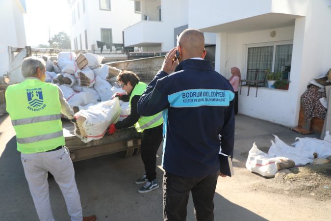 Belediyeden Vatandaşlara Yakacak Desteği