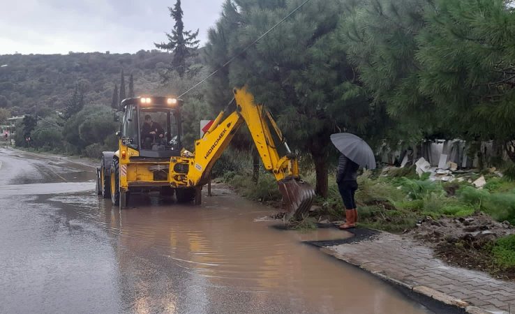Belediye Ekipleri Yağmur Mesaisinde