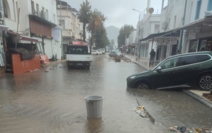 Turgutreis, Yağmur Drenajın Çalışmasını Bekliyor.