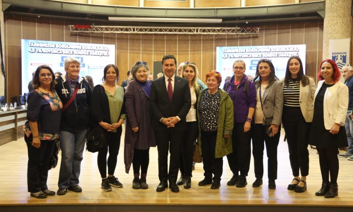 Kadınlar, Bodrum Belediyesi Meclis Toplantısında